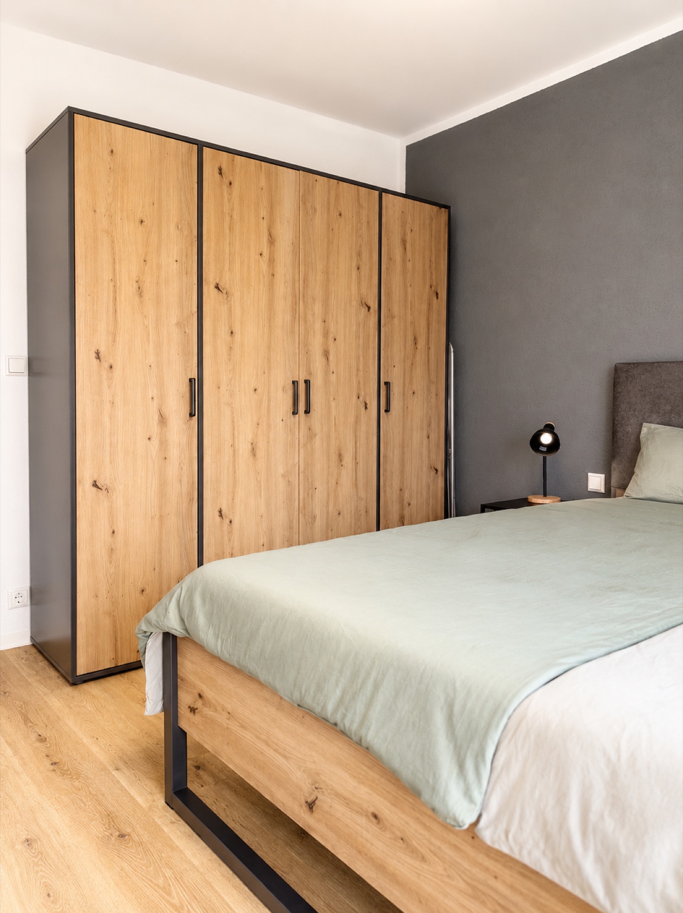 Schlafzimmer aus weiterer Perspektive
