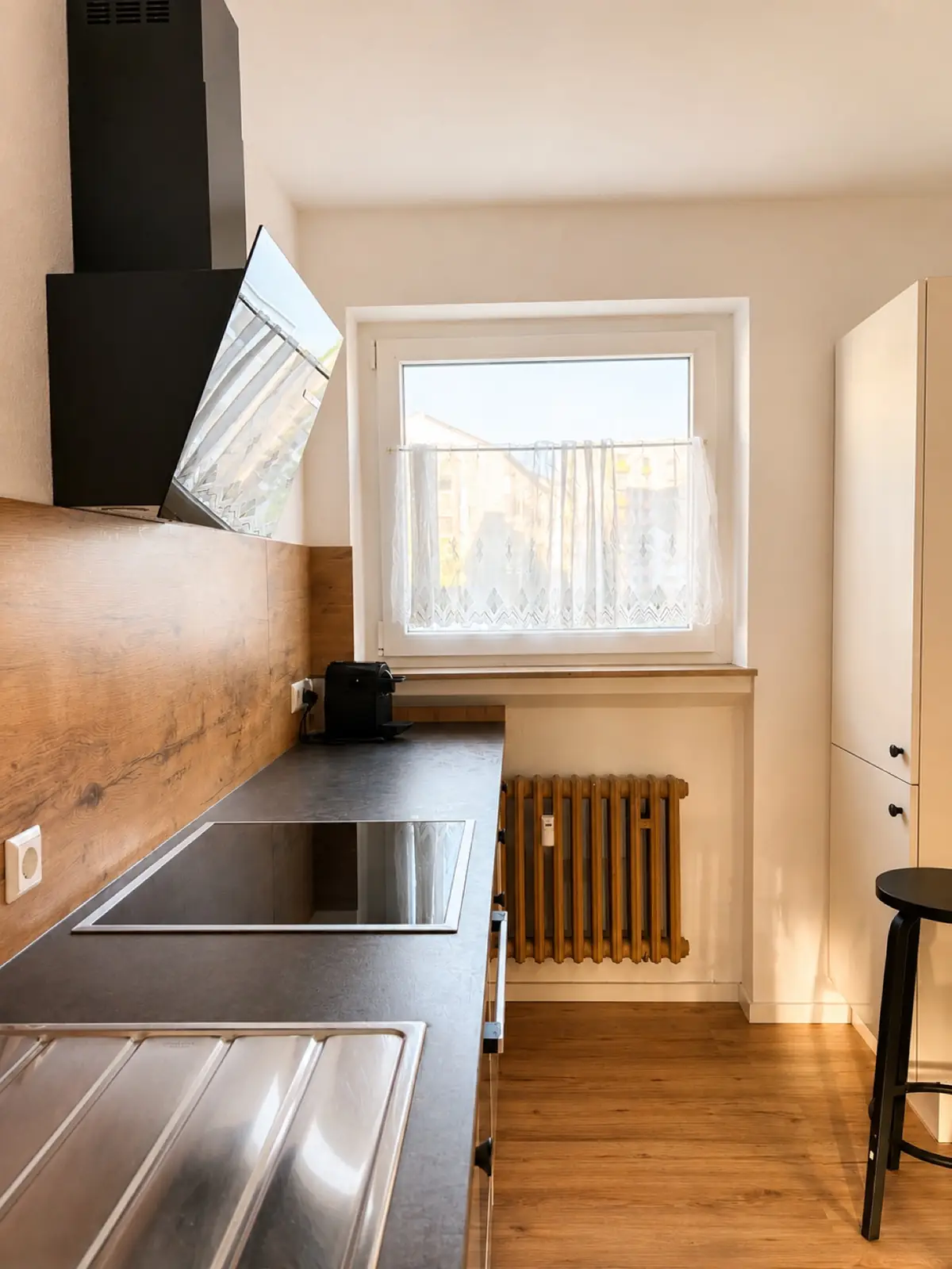 Voll ausgestattete Küche in einem ApartLiving Apartment
